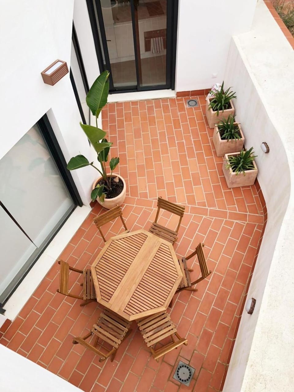 Patio, Day, Balcony/Terrace, Dining area