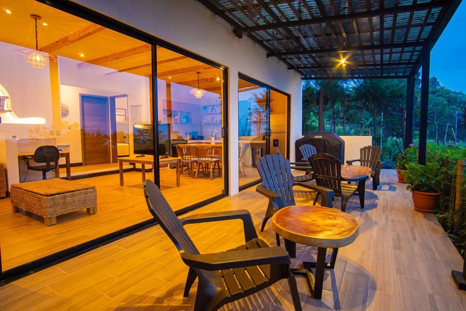 Patio, Living room