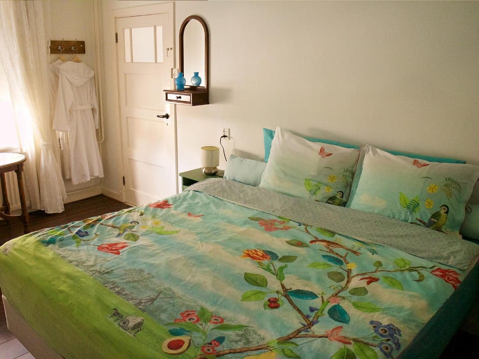 Bed, Photo of the whole room