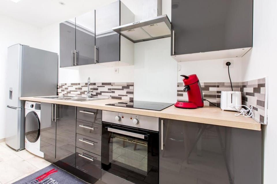 Cosy house 5 rooms 5 Bathrooms close commodities House in Flanders