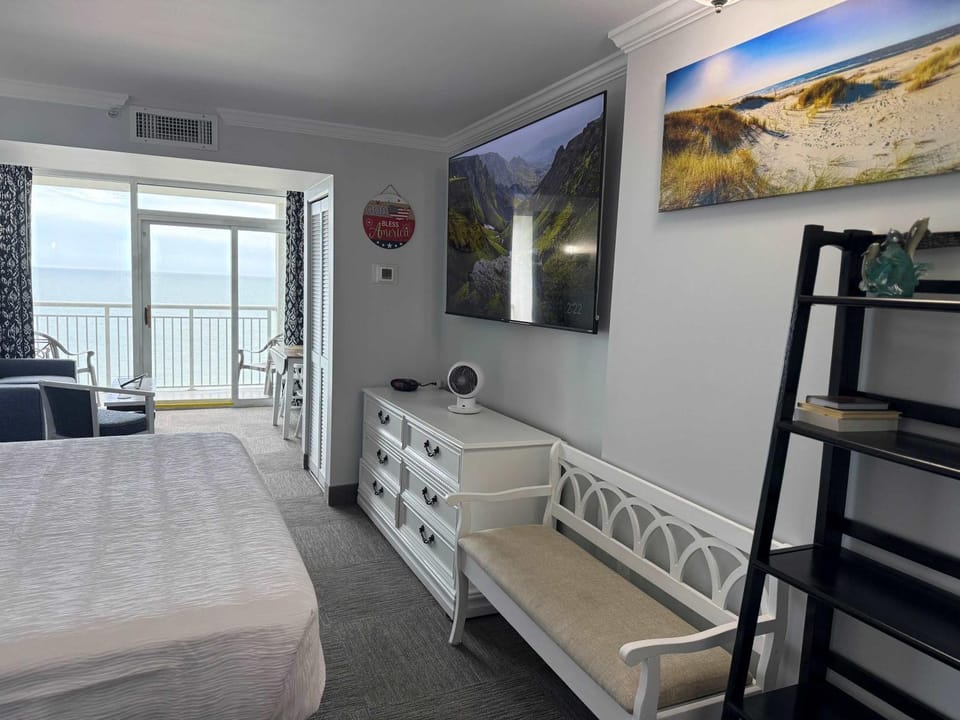 Amazing views - Kings size Ocean front Camelot 715 House in Myrtle Beach