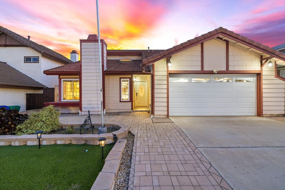 Property building, Facade/entrance, Parking