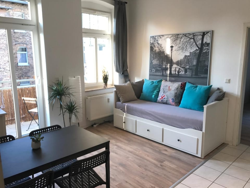 Balcony/Terrace, Living room, Seating area, Dining area