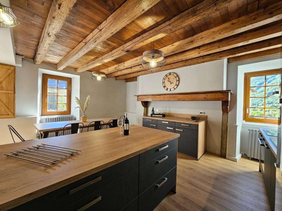 Gîte 3 étoiles L'Ô Géla 14 places à la Montagne House in Nouvelle-Aquitaine
