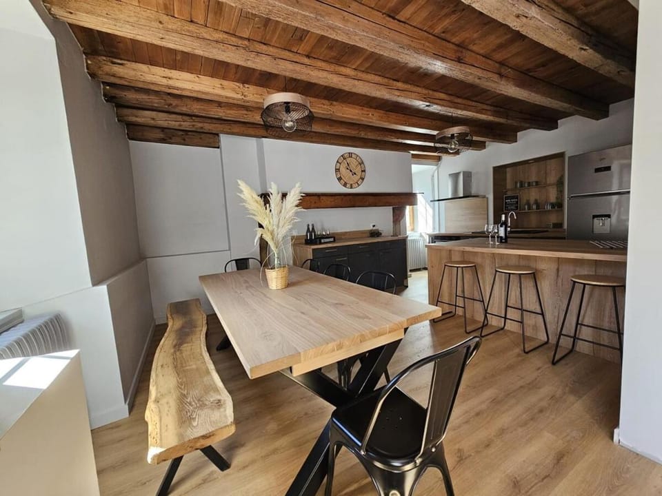 Gîte 3 étoiles L'Ô Géla 14 places à la Montagne House in Nouvelle-Aquitaine