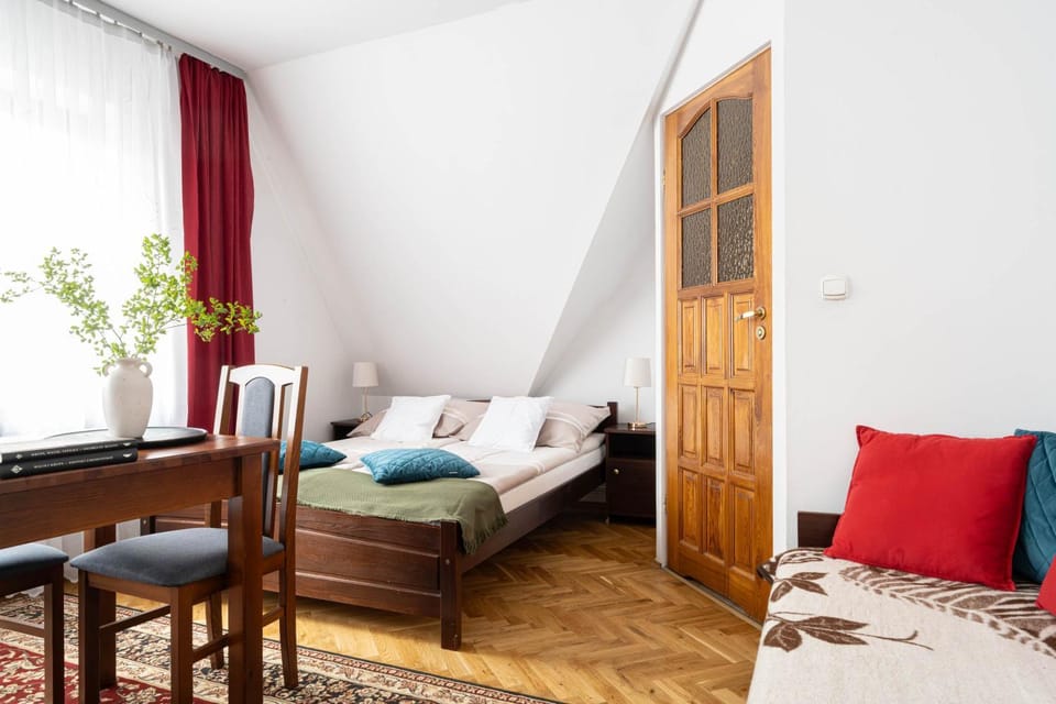 Photo of the whole room, Seating area, Bedroom
