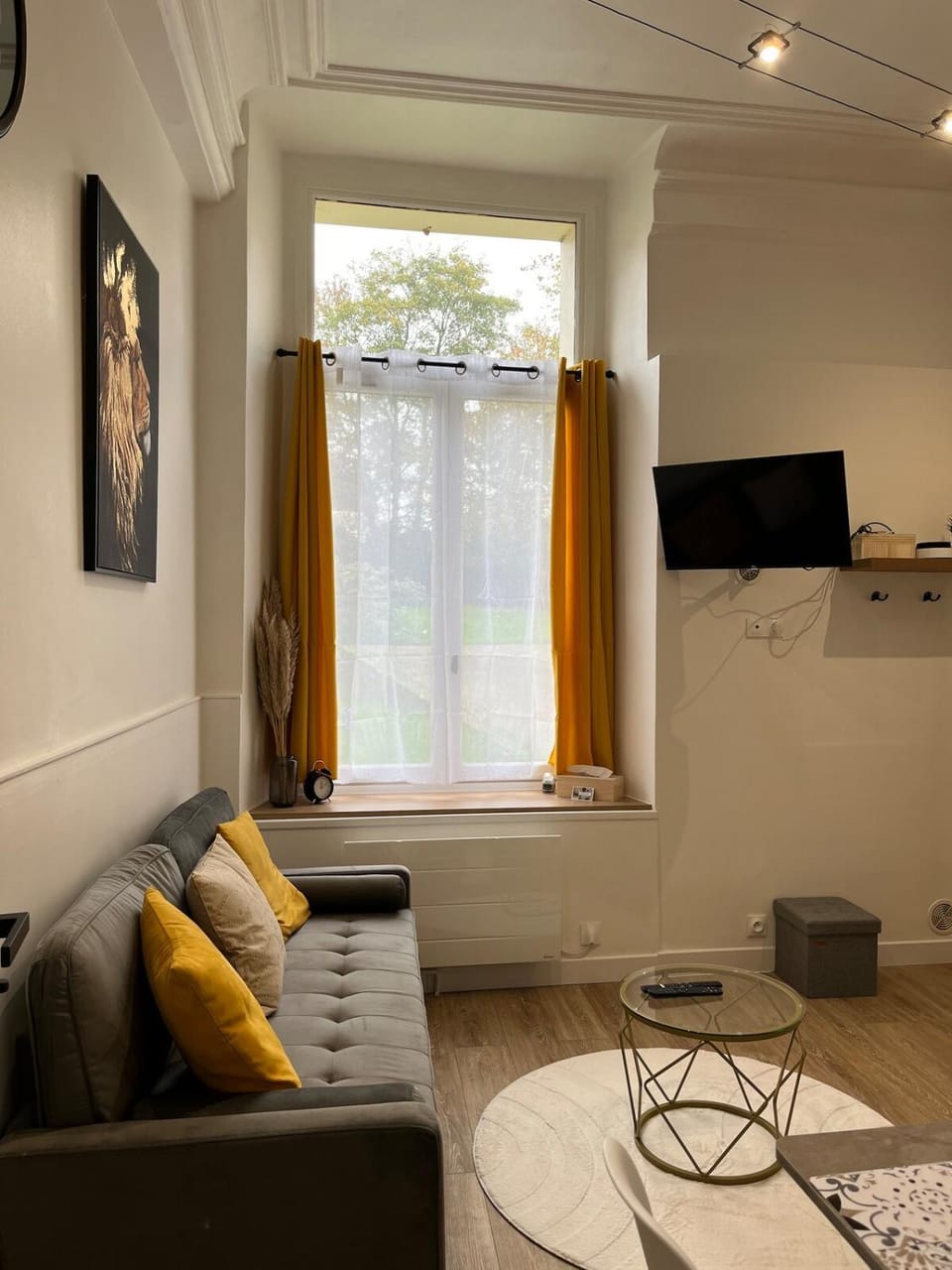 TV and multimedia, Living room, Seating area