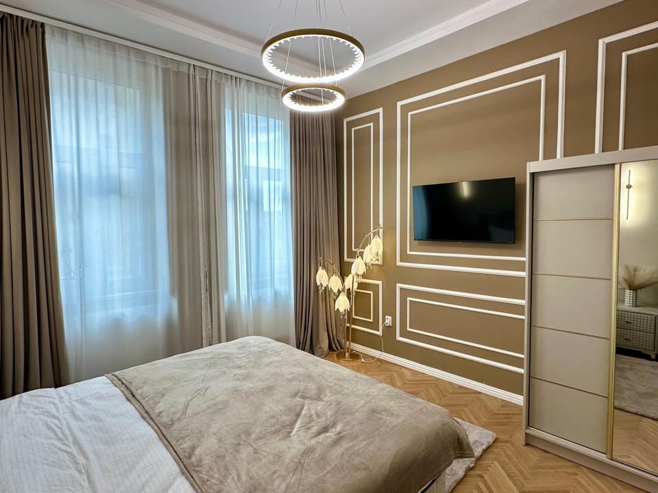 Bed, TV and multimedia, Bedroom, wardrobe