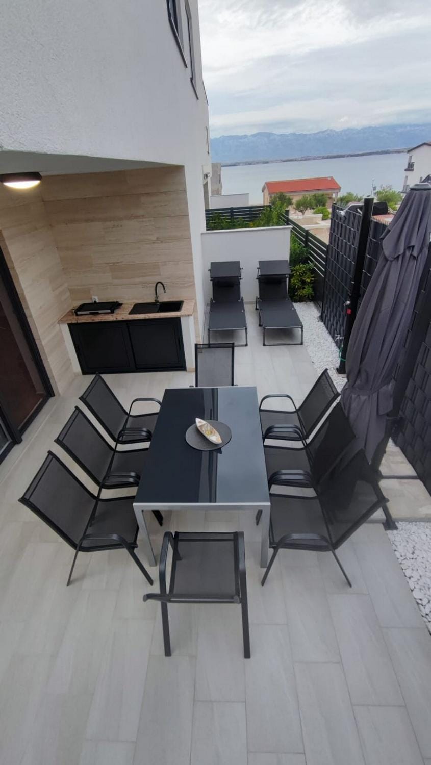 Property building, Patio, BBQ facilities, Kitchen or kitchenette, Seating area, Area and facilities