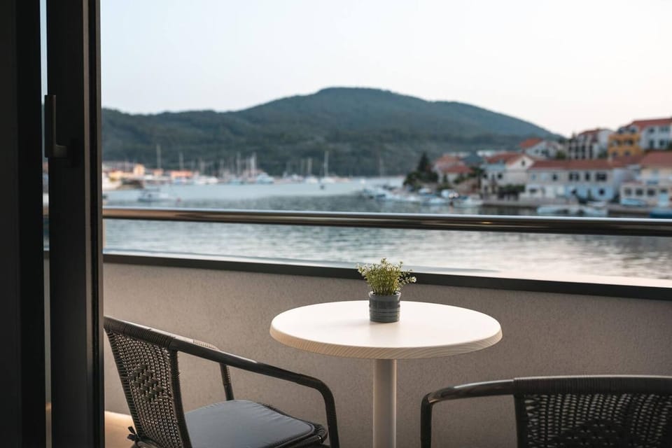 Balcony/Terrace, Lake view