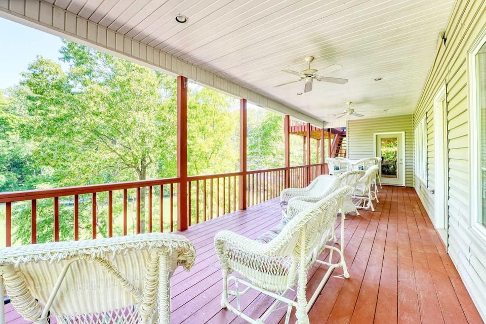 Lakefront Retreat - Near Trails & Family Fun House in Bella Vista