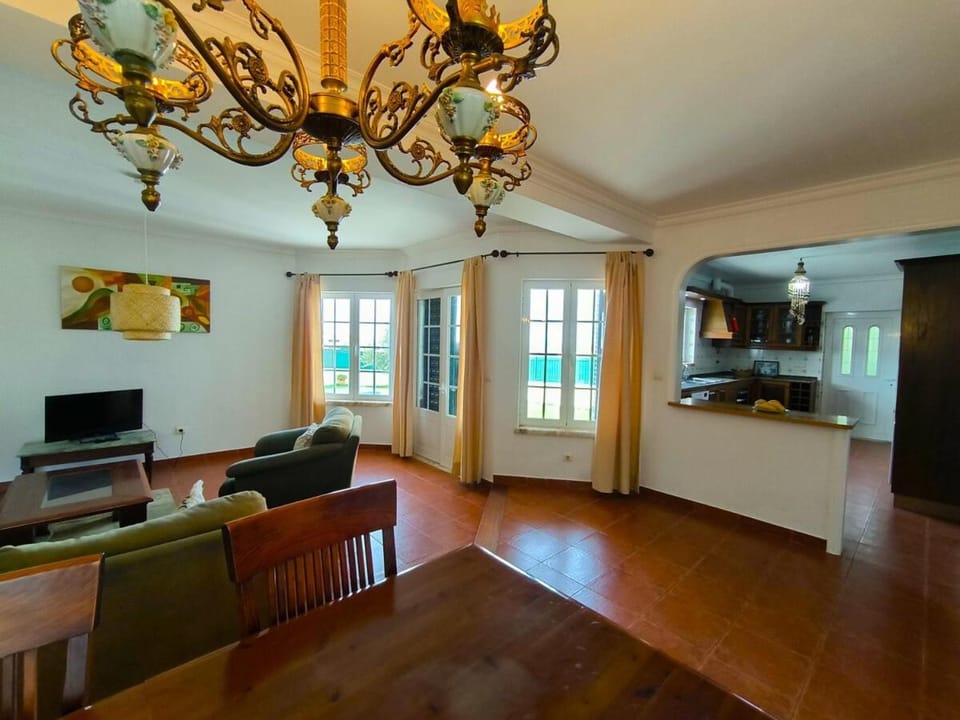 Casa Jagoza Ericeira with pool and garden House in Ericeira