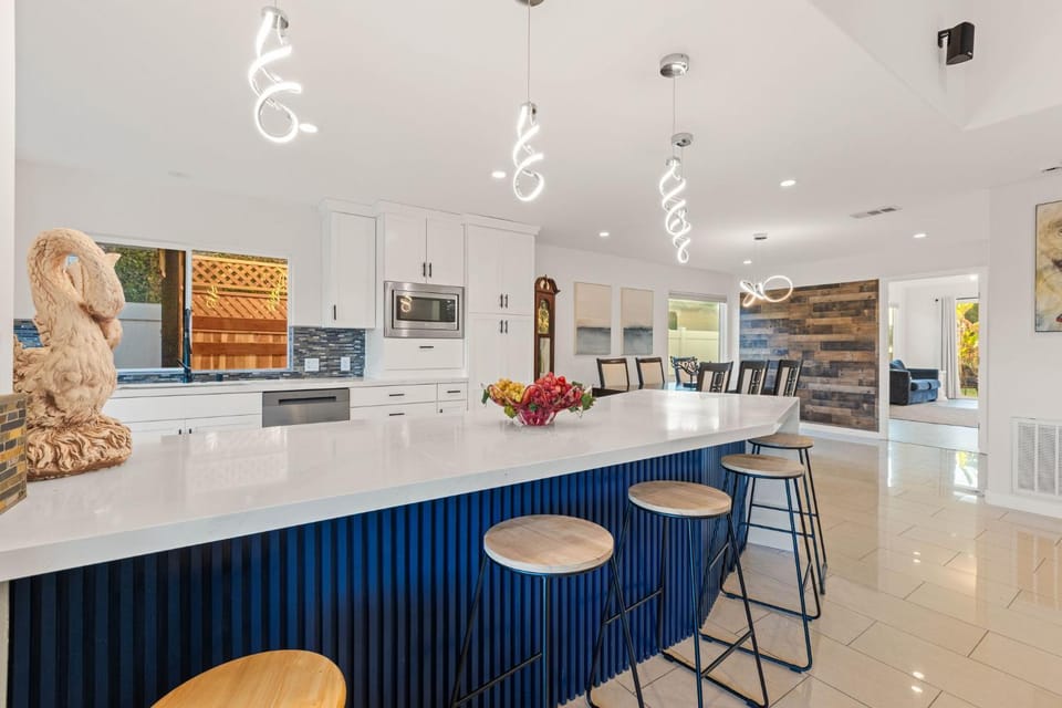 Kitchen or kitchenette, Seating area