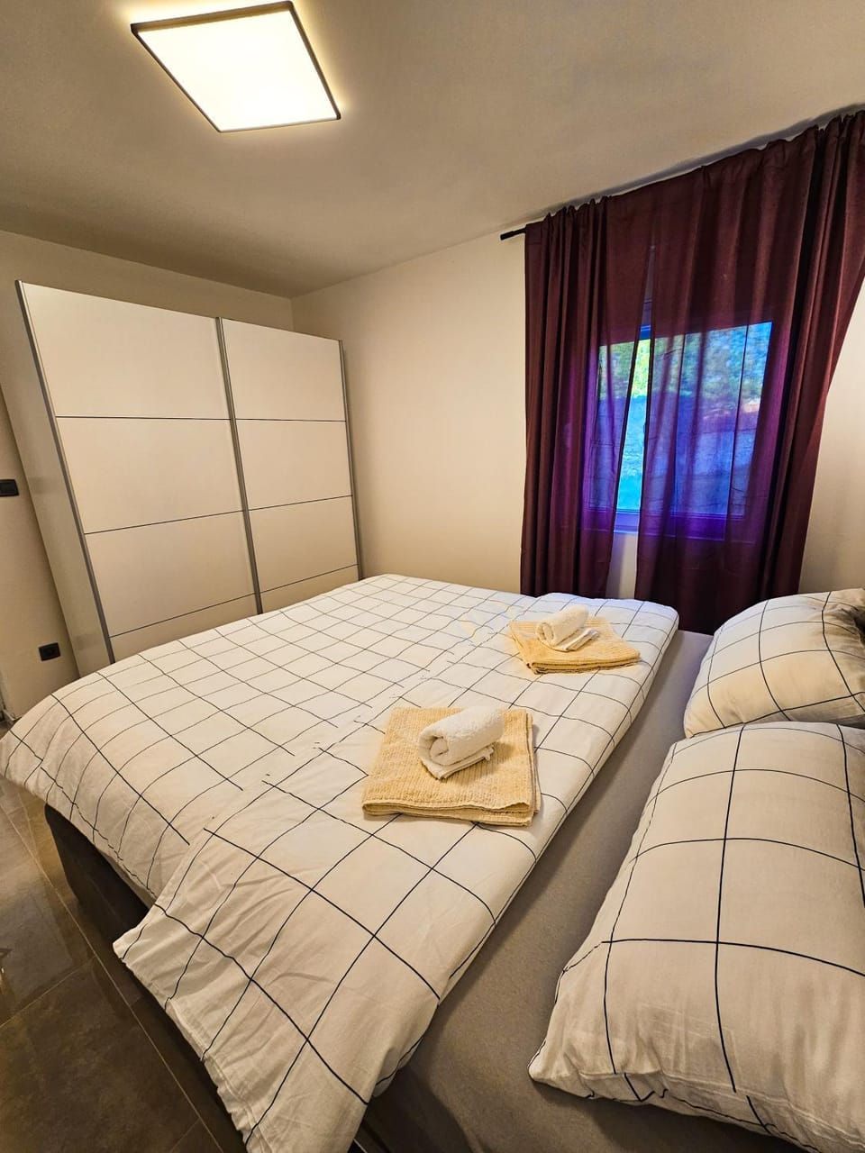 Bed, Photo of the whole room, Bedroom, towels