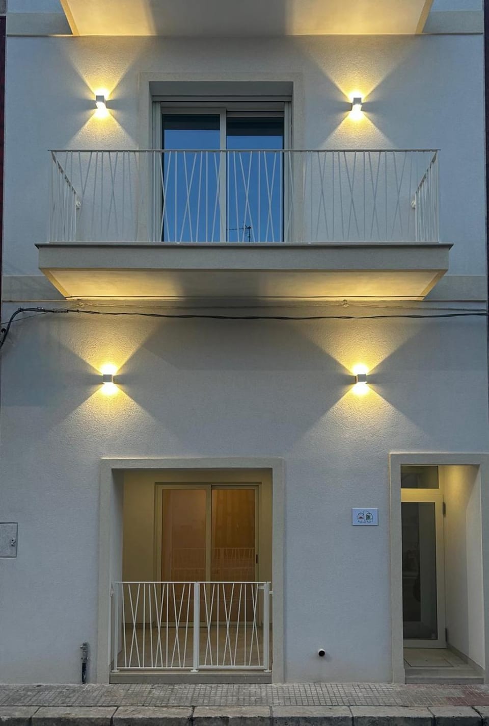 Property building, Facade/entrance, Balcony/Terrace