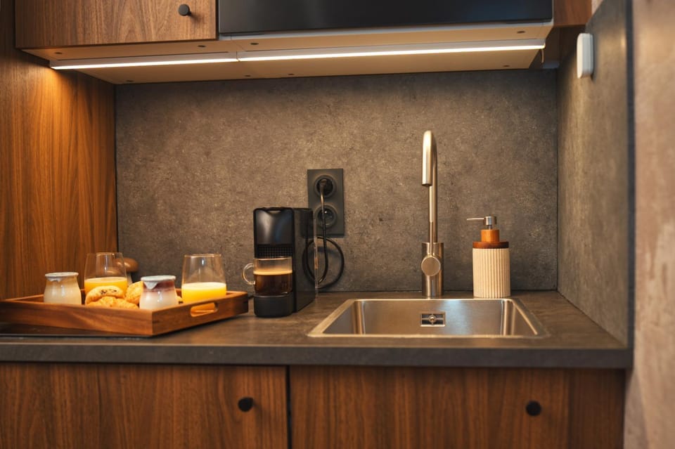Kitchen or kitchenette, Breakfast, stove, kitchen