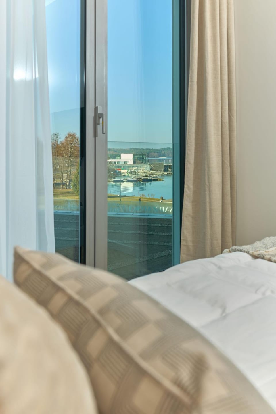 Bedroom, Lake view