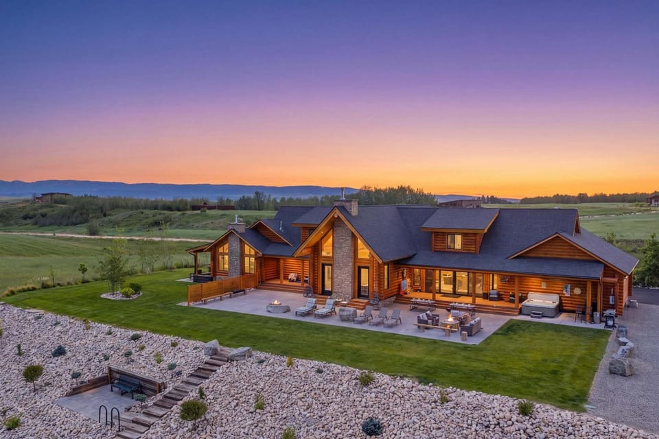 Luxe Teton View Log Cabin Hot Tub Large Groups Cabin in Idaho