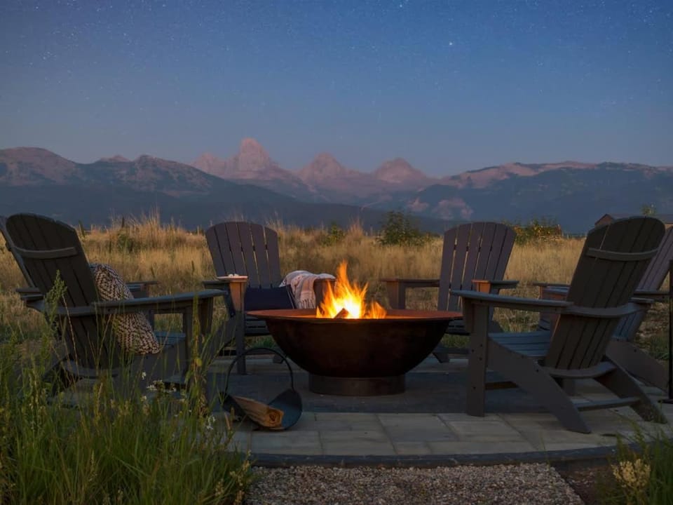 Luxury Retreat Teton Views 3 Acres House in Idaho