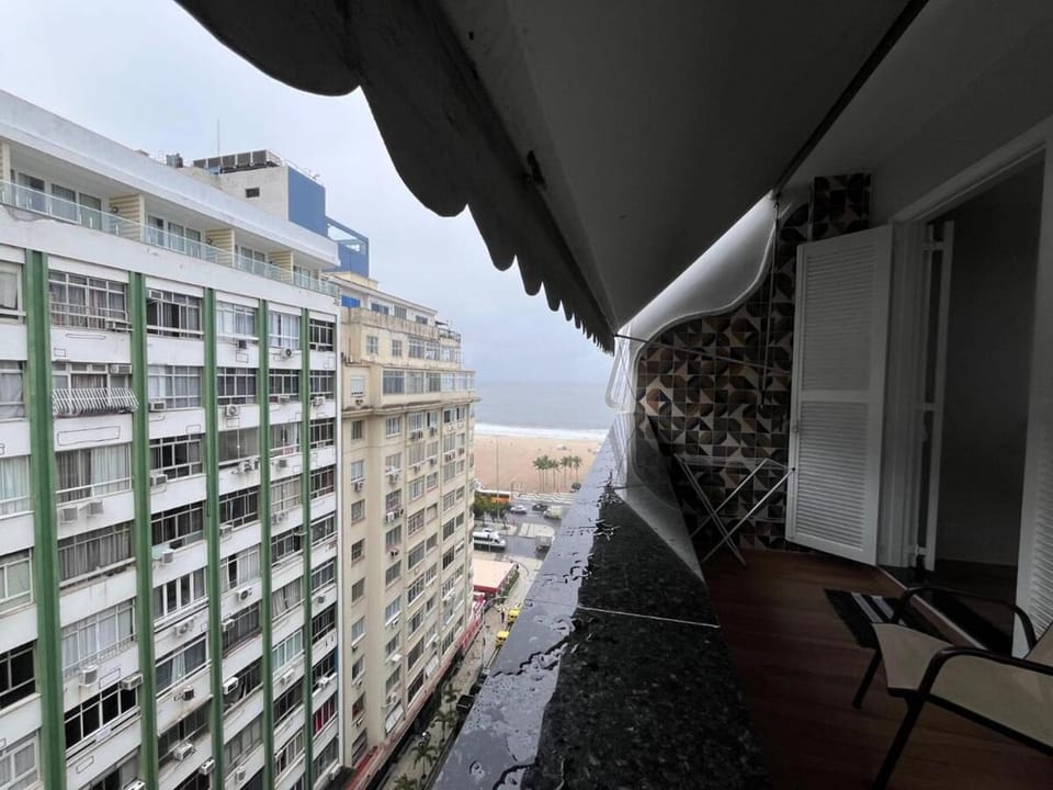 Quarto e sala com varanda Apartment in Rio de Janeiro