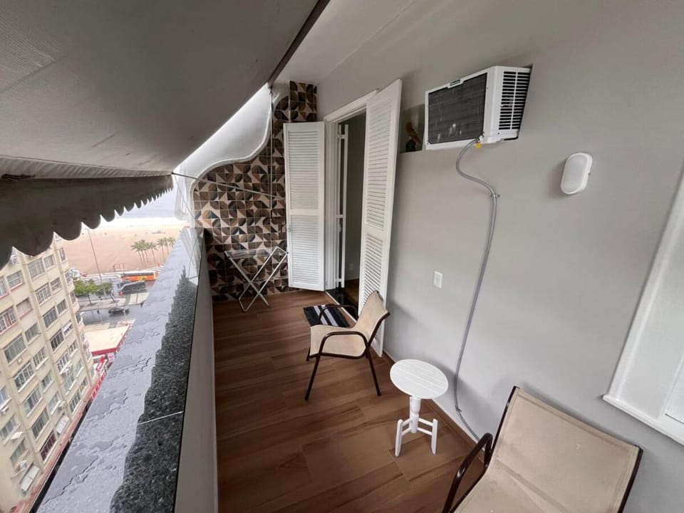 Quarto e sala com varanda Apartment in Rio de Janeiro