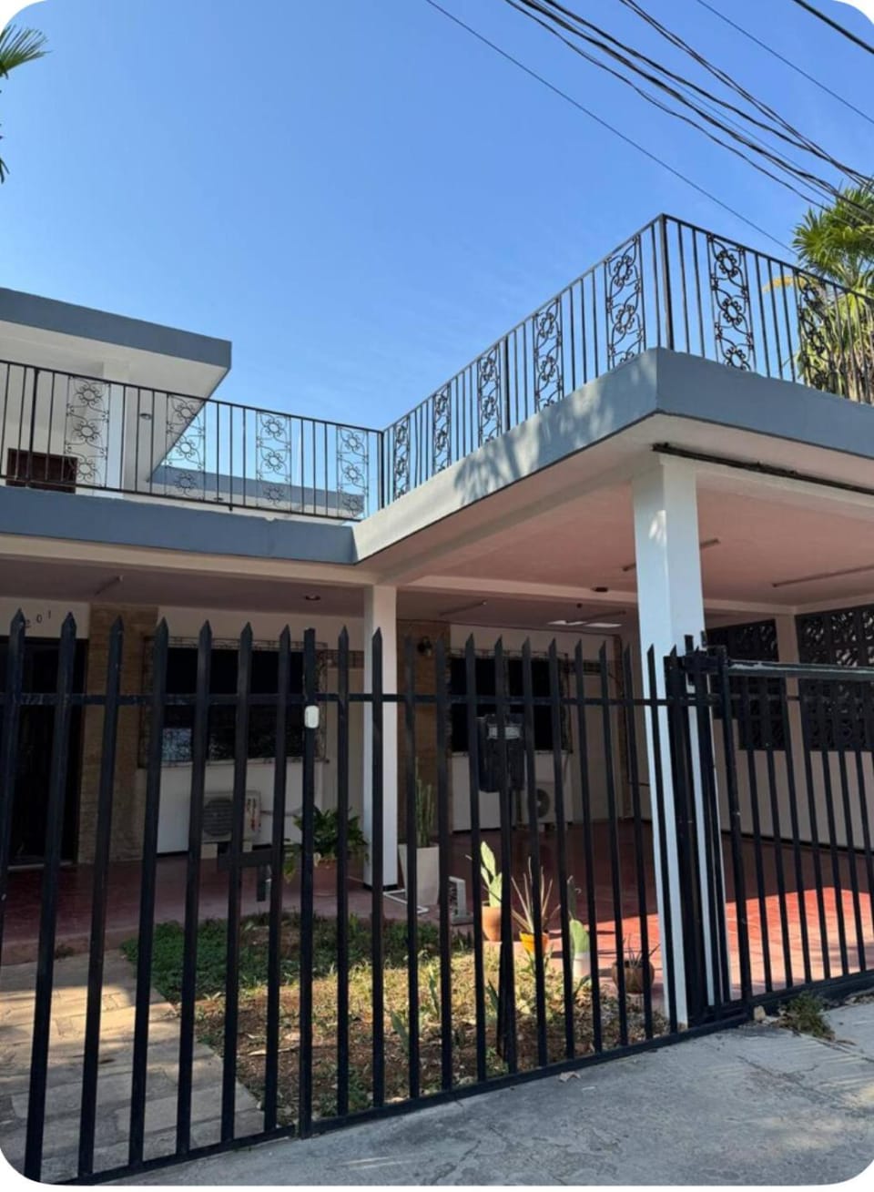 Facade/entrance