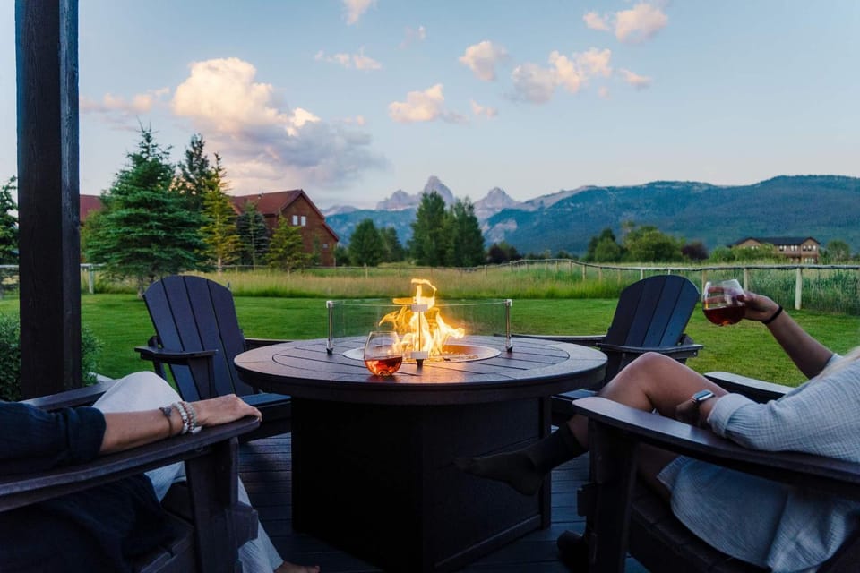 Huge Chalet Theater Hot Tub Gym House in Idaho