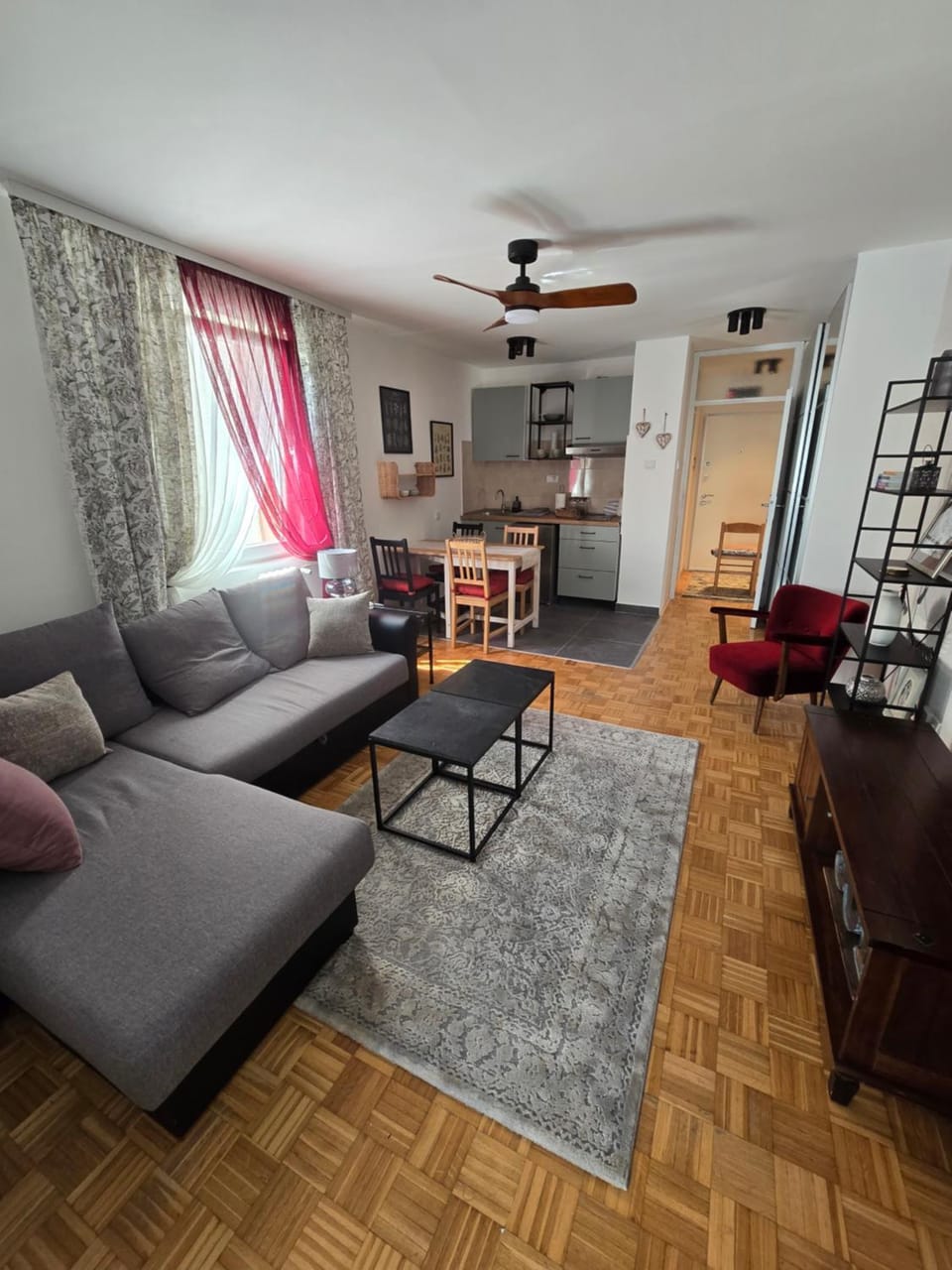 Seating area, Dining area