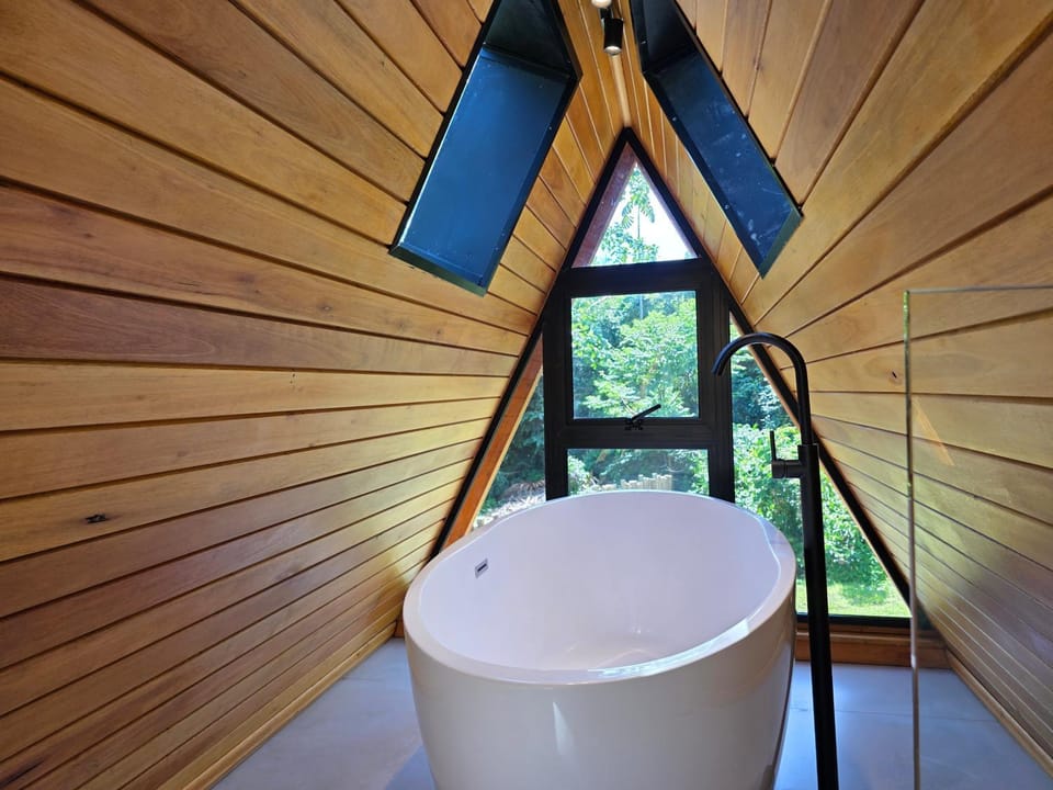 Cabanas Jardim dos Pavões House in State of Rio de Janeiro