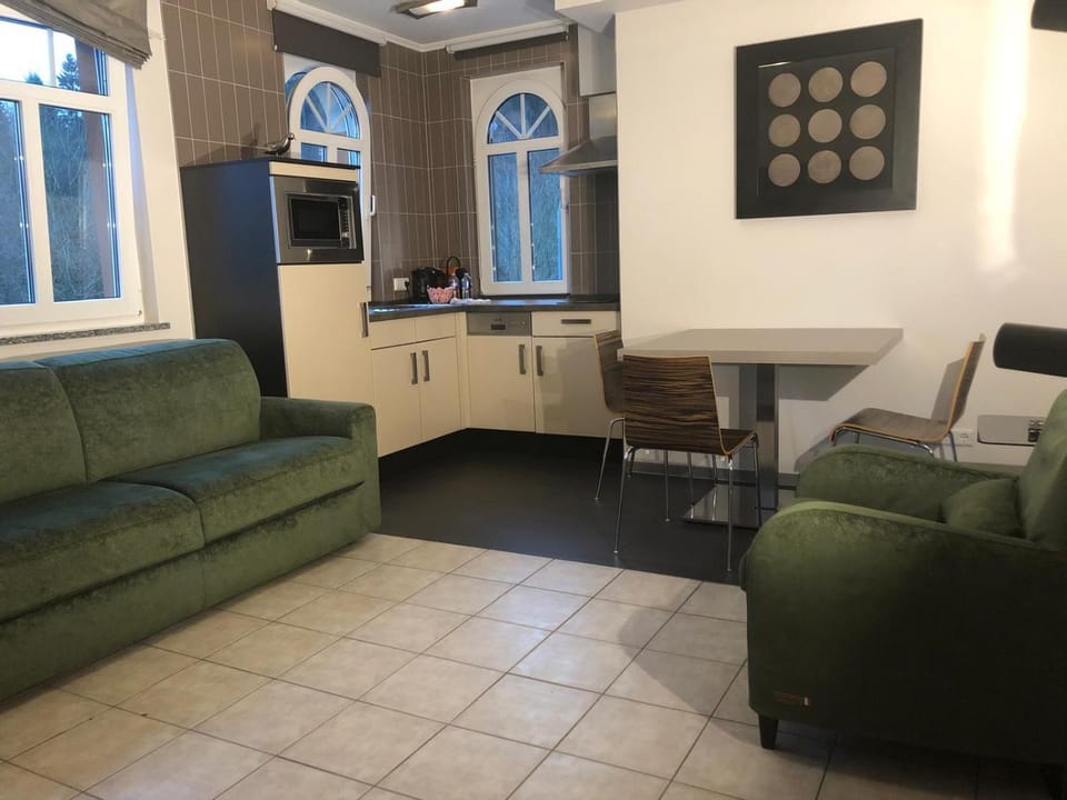 Kitchen or kitchenette, Living room