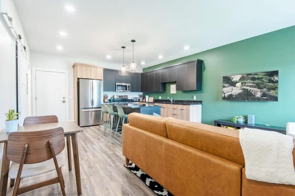 Basecamp Stays: Unique Townhome Views from Porch House in Driggs