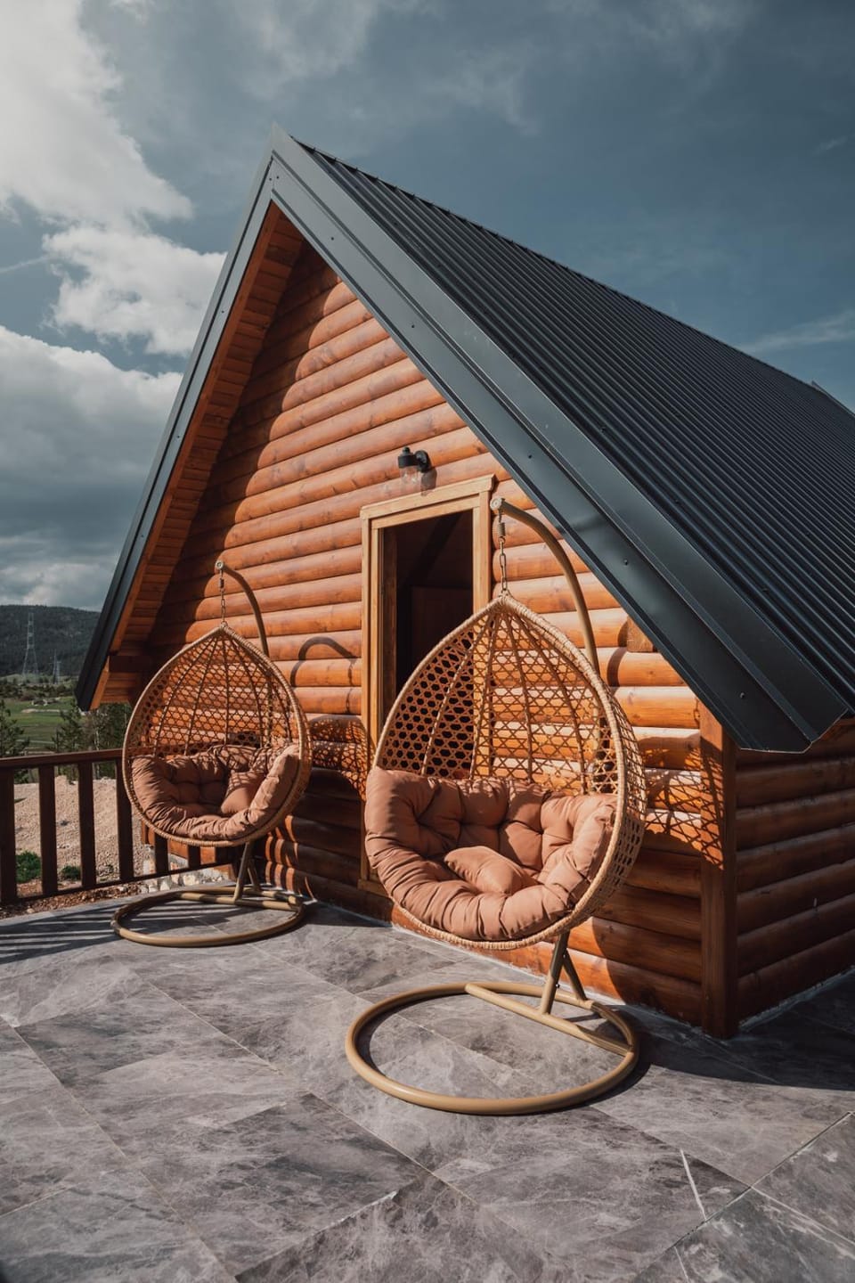 Property building, Day, Natural landscape, Balcony/Terrace