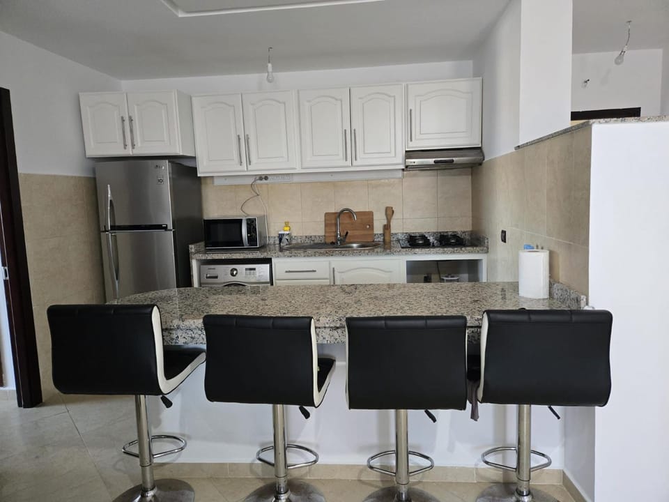 Dining area, minibar