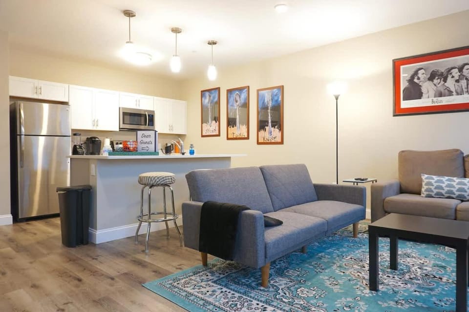 Unit 21 Spacious 2BR Apartment Long-term Stay Apartment in Chelsea
