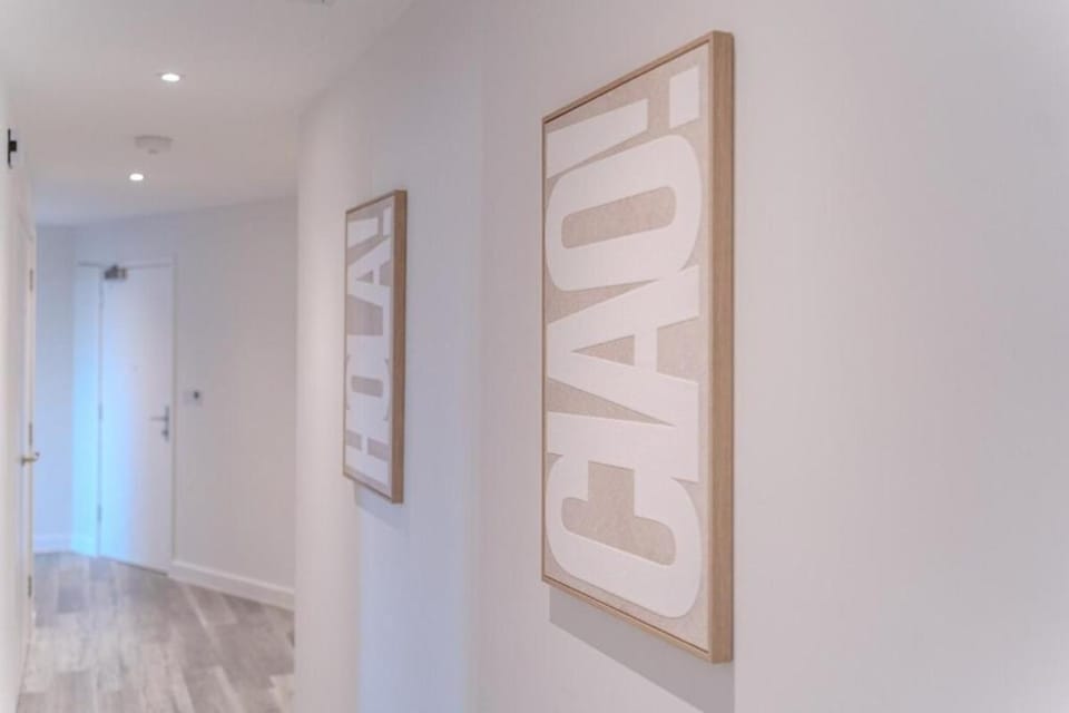 Luxuary 2BR Apt Sleeps 9, Wembley and Park Views Apartment in Wembley