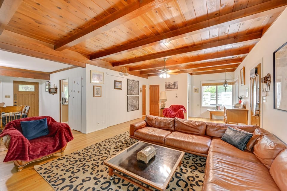 Home 3 Mi to Main St Julian: Great for Groups! House in Southern California