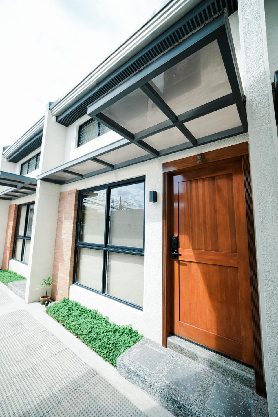 Property building, Facade/entrance, Day