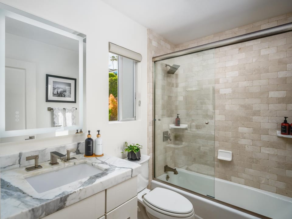 Shower, Toilet, Bathroom, Bath