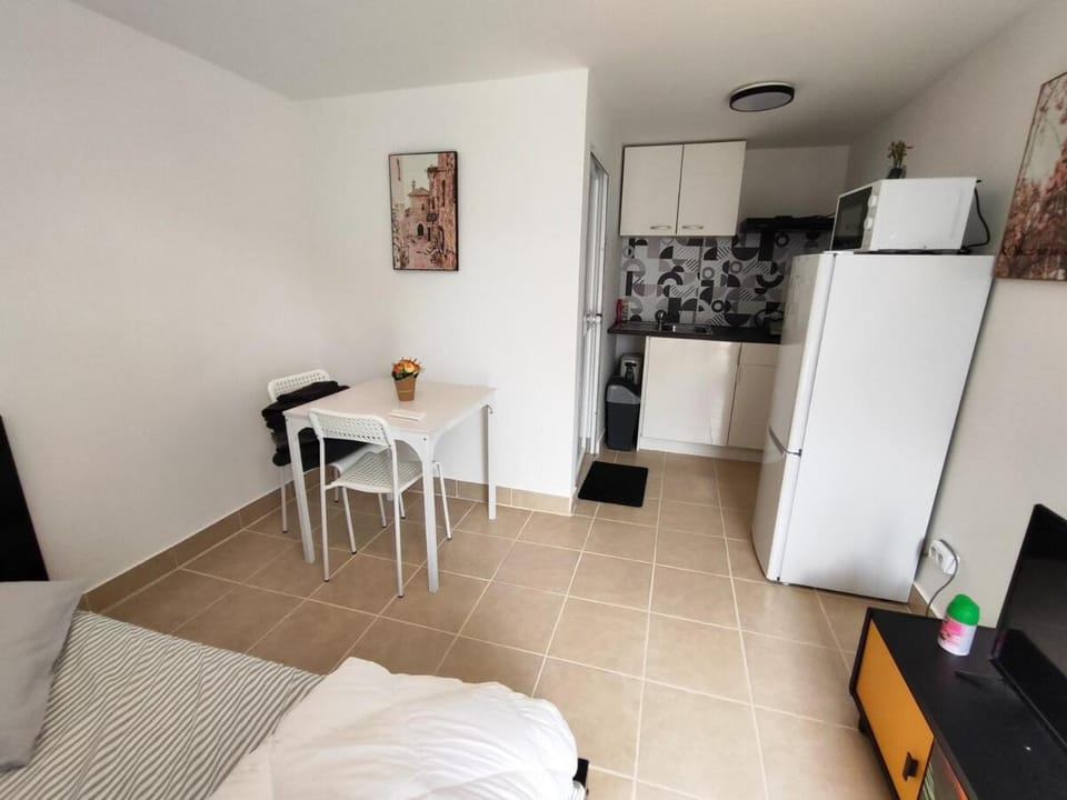 Studio plain-pied entrée privée et parking gratuit House in Nouvelle-Aquitaine