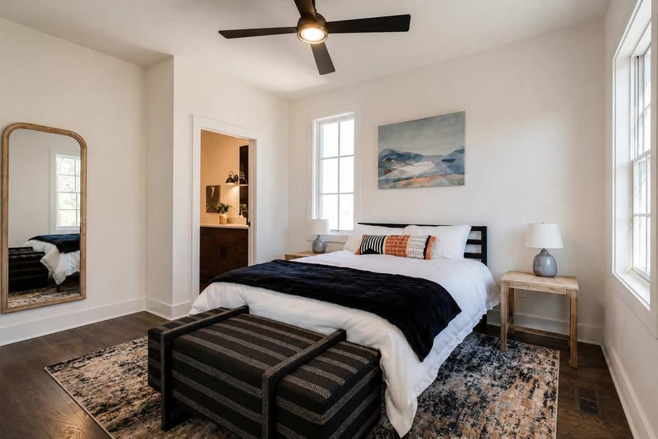 Bed, Bathroom, Photo of the whole room, Bedroom