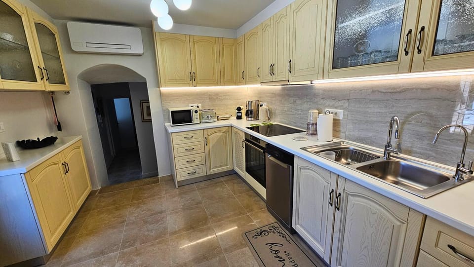 Kitchen or kitchenette, kitchen