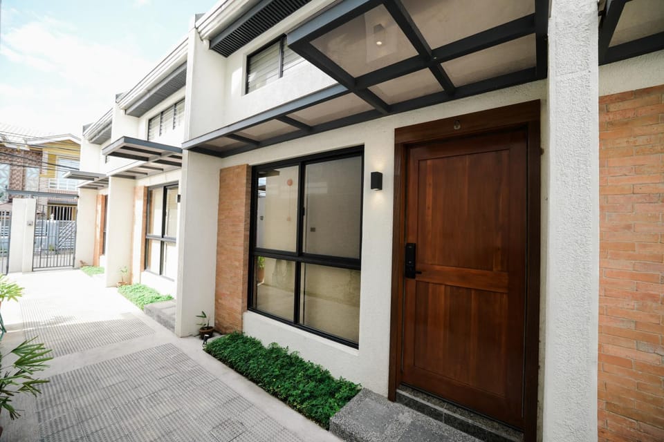 Property building, Day, Neighbourhood, Garden view, Street view