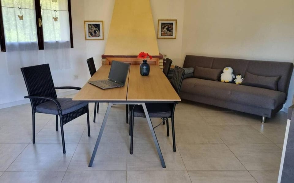 Seating area, Dining area