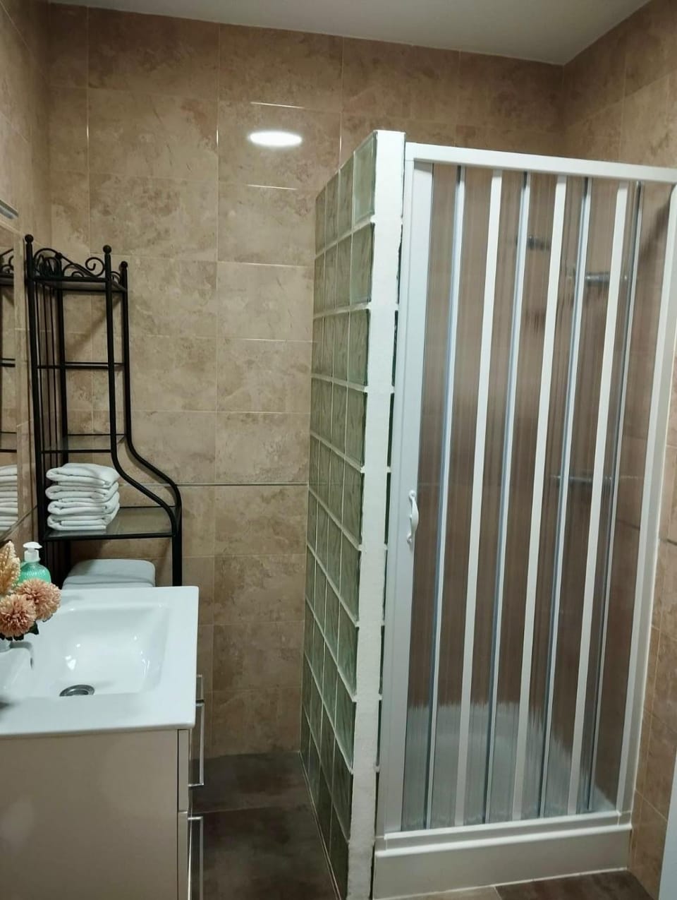 Shower, Bathroom, towels