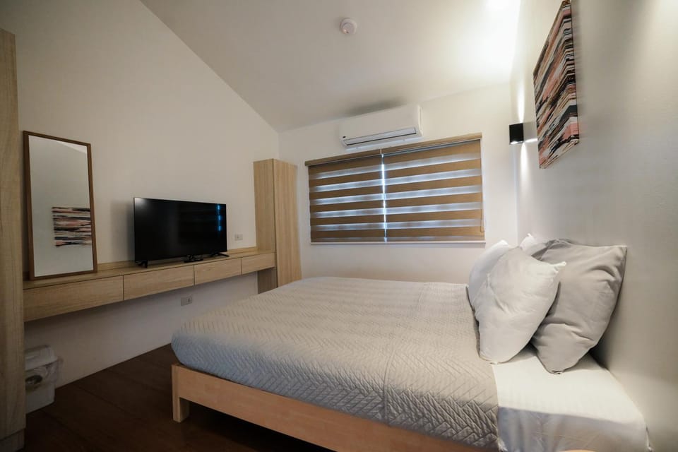 Bed, TV and multimedia, Photo of the whole room, Bedroom, wardrobe