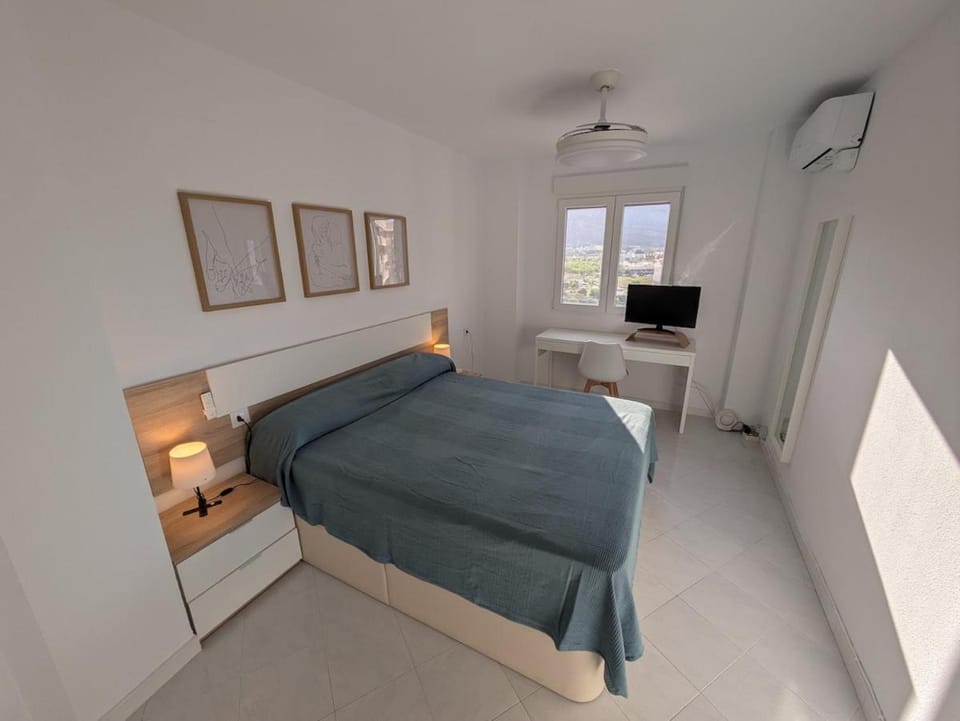TV and multimedia, Seating area, Bedroom