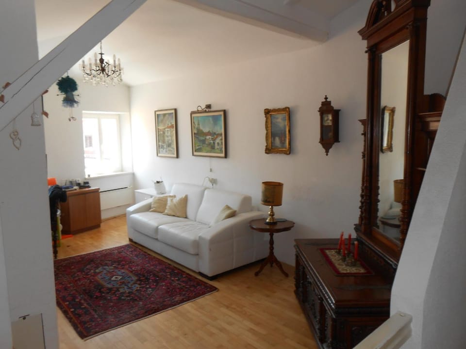 Living room, Decorative detail, Seating area