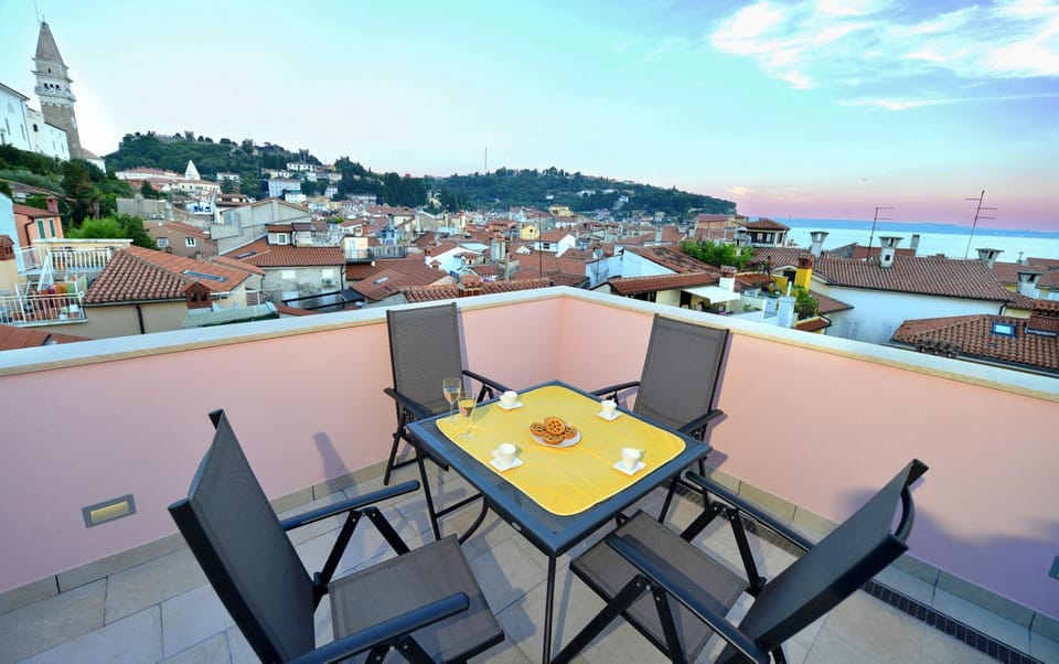 Balcony/Terrace, City view, Sea view
