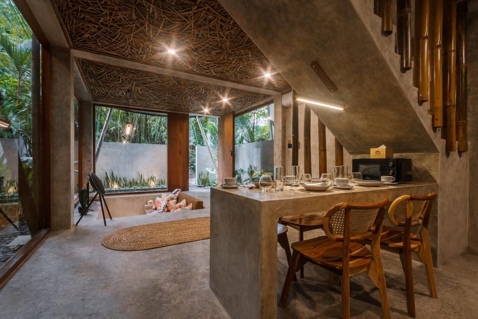 Patio, Living room, Food and drinks, Dining area, Food