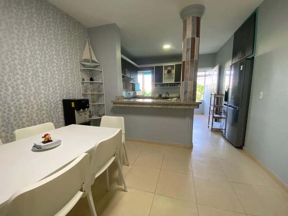Kitchen or kitchenette, Dining area, stove